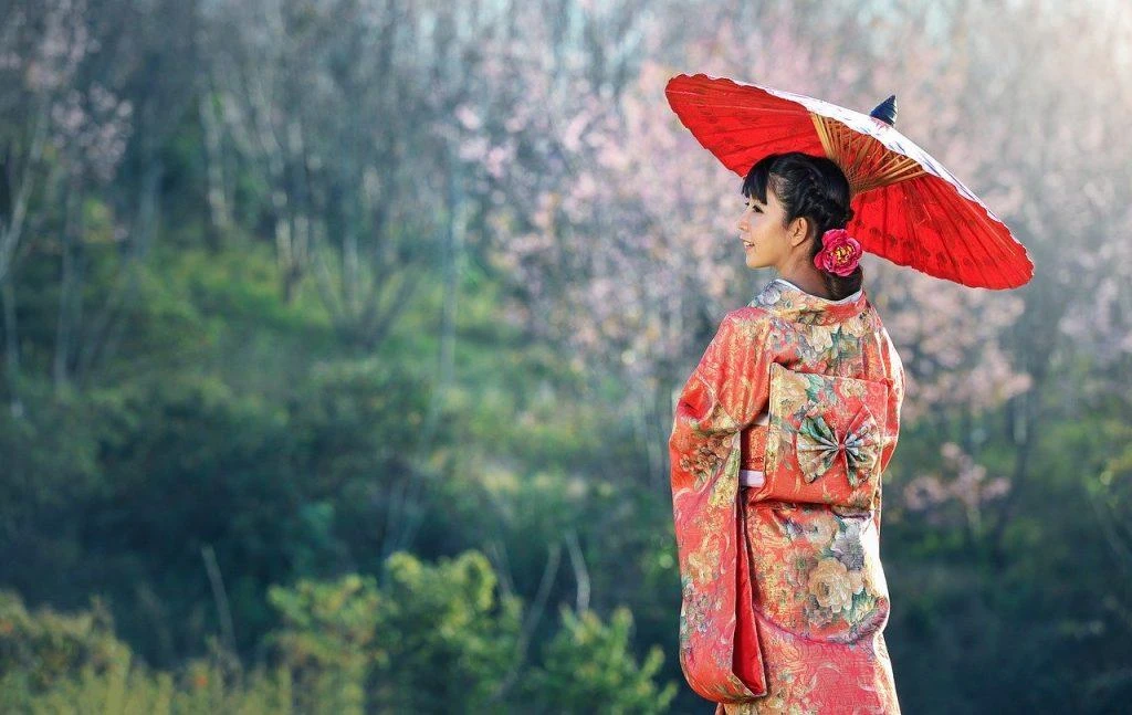 Umzug nach Japan - Frau im Kimono